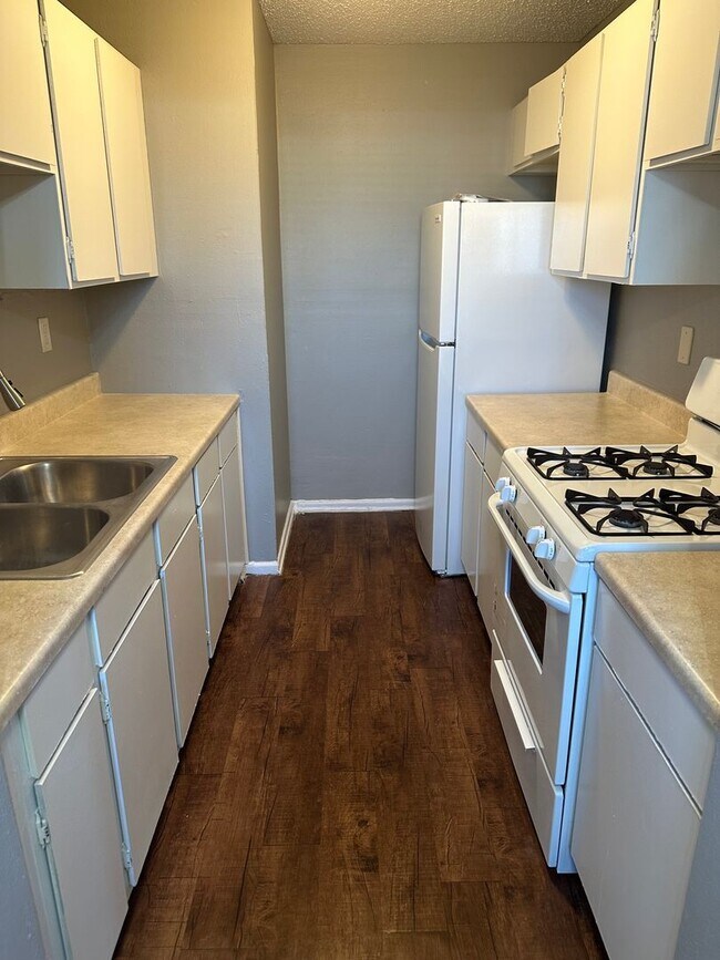 Foto del edificio - Brookview Duplexes "Where Peaceful Living ...