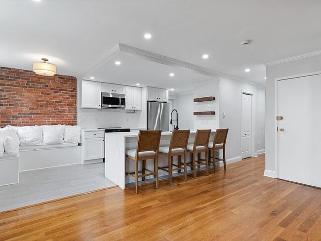 "Charming 2-Bedroom Retreat in the Heart of Boston's Vibrant North End" - "Charming 2-Bedroom Retreat in the Heart of Boston's Vibrant North End" Apartment