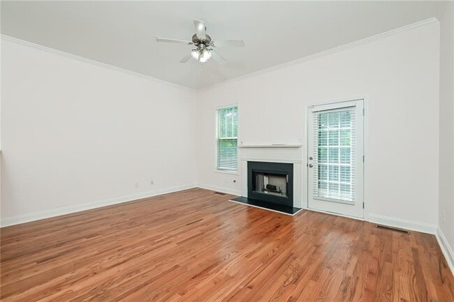 Building Photo - 1915 Sterling Oaks Cir NE