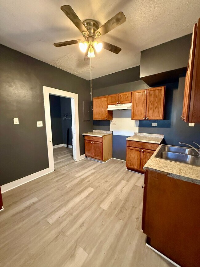 Foto del edificio - Wonderful 2 Bedroom a must see in Norwood.