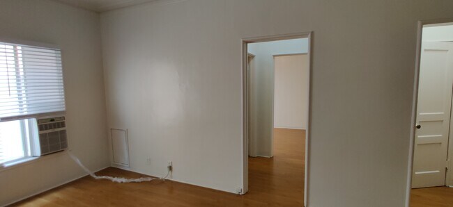 Building Photo - 140 S Canon Dr
