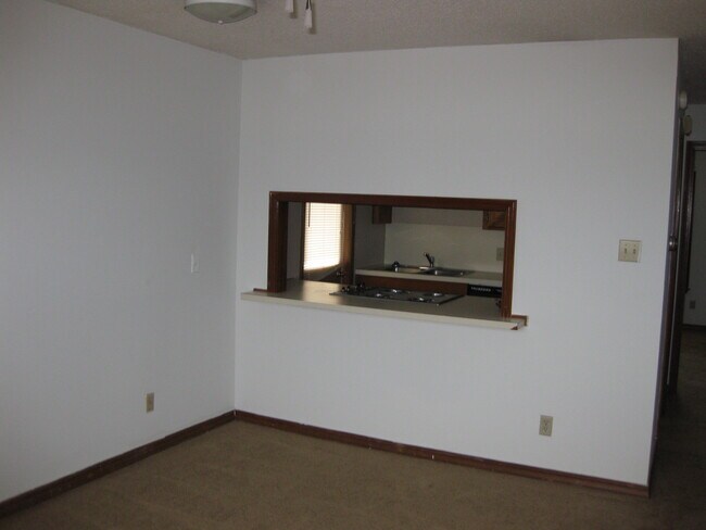 Building Photo - 615 Bond St