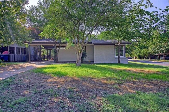 Foto del edificio - 2101 Benwick Cir