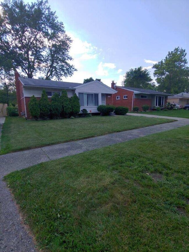 Building Photo - Inkster 2-3 bdrm home w/basement