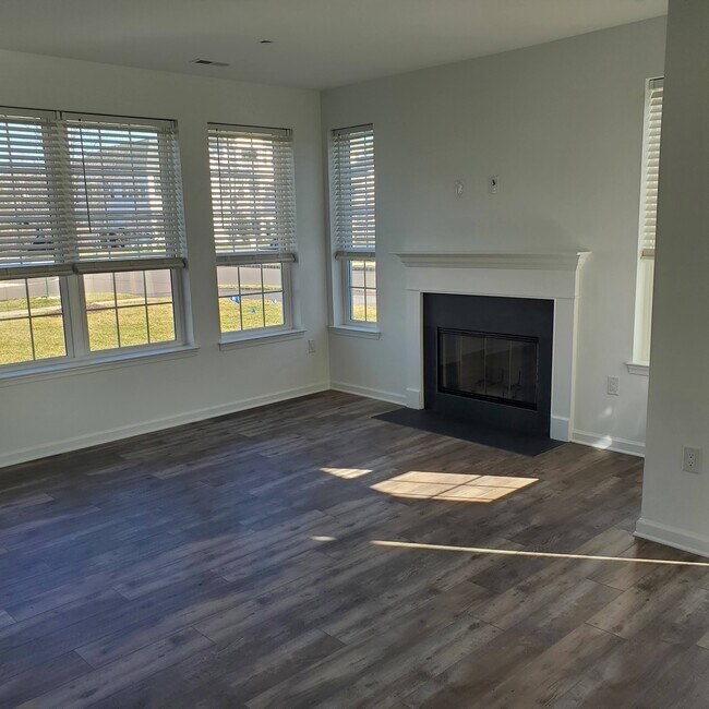 Building Photo - 11111 Cornerstone Dr