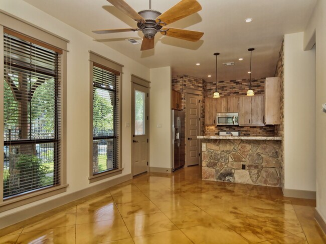 Building Photo - 2917 Rio Grande St