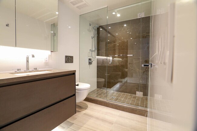 Photo du bâtiment - 1561-1561 W 57th Ave