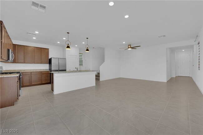 Building Photo - 4171 Scarlet Cob Ave
