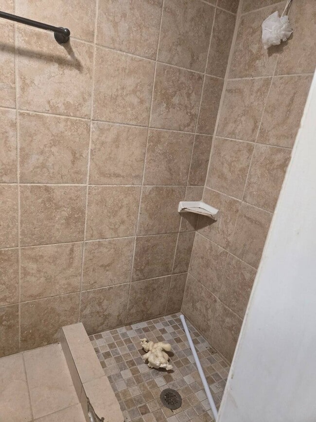 Foto del edificio - 1075 Sweeten Creek Rd