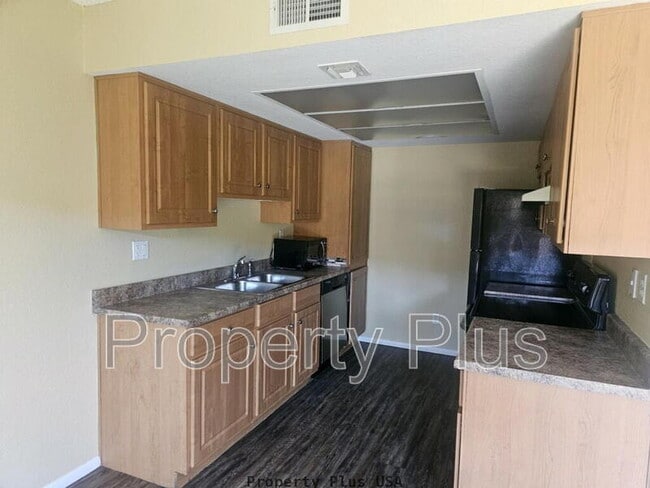 Building Photo - 3810 N Maryvale Pkwy