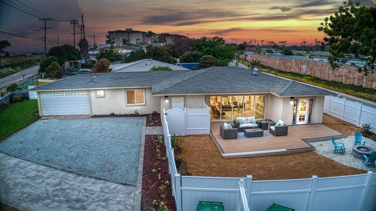 Primary Photo - 7270 Ponto Dr