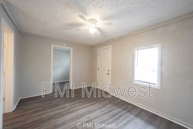 Foto del edificio - 2142 W US Hwy 40