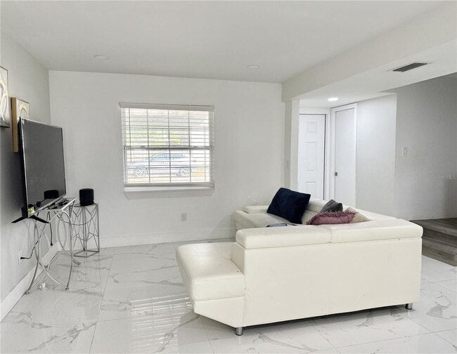 Foto del edificio - 5118 Tennis Ct Cir