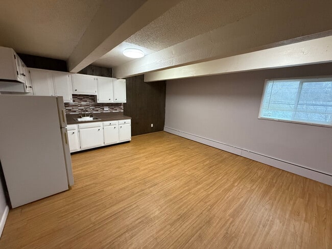 Building Photo - 125 Charmony Frontage Rd