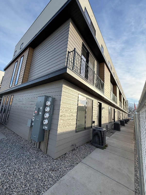 Building Photo - 43 N 100 E