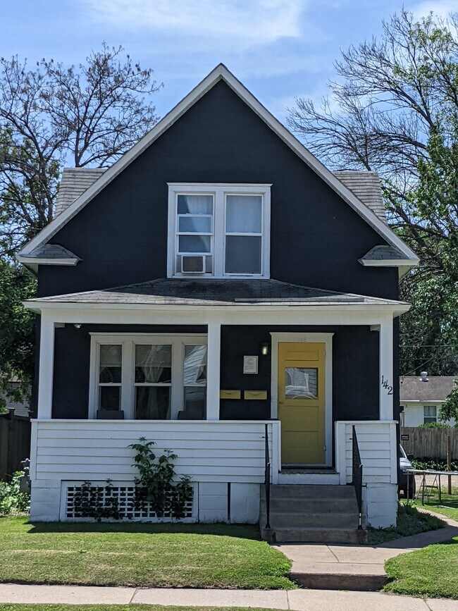 Building Photo - 142 Annapolis St E