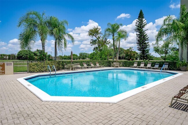 Foto del edificio - 7400 Radice Ct