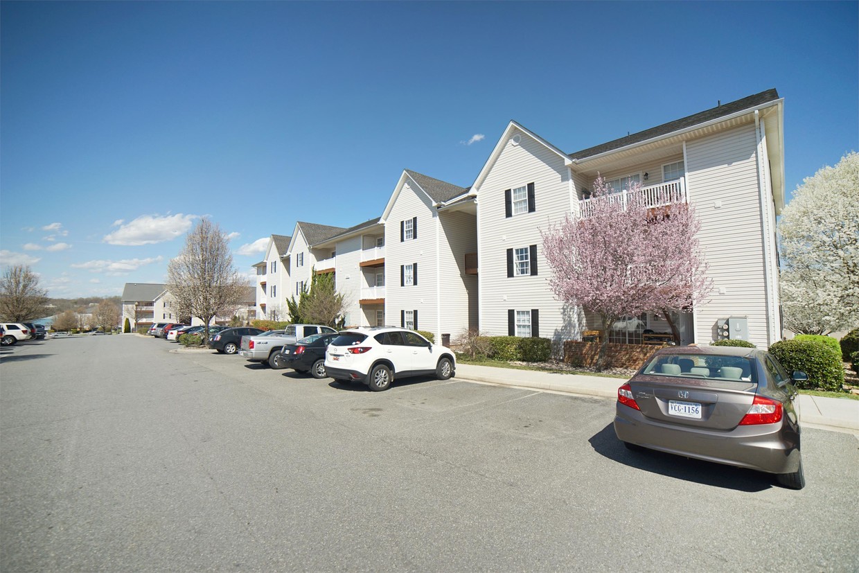 Primary Photo - 801 Wyndhurst Dr