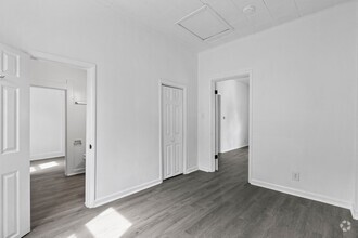 Building Photo - 1308 W 4th St