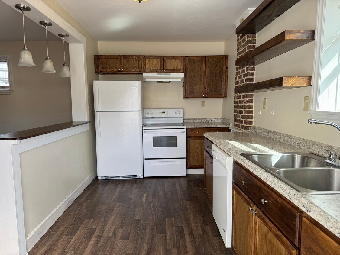 Kitchen - 414 E 2nd St