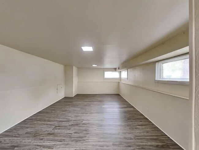 Foto del edificio - 16019 Laramie Ave