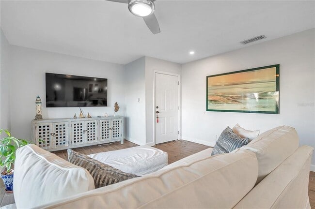 Building Photo - 4728 Beach Dr SE