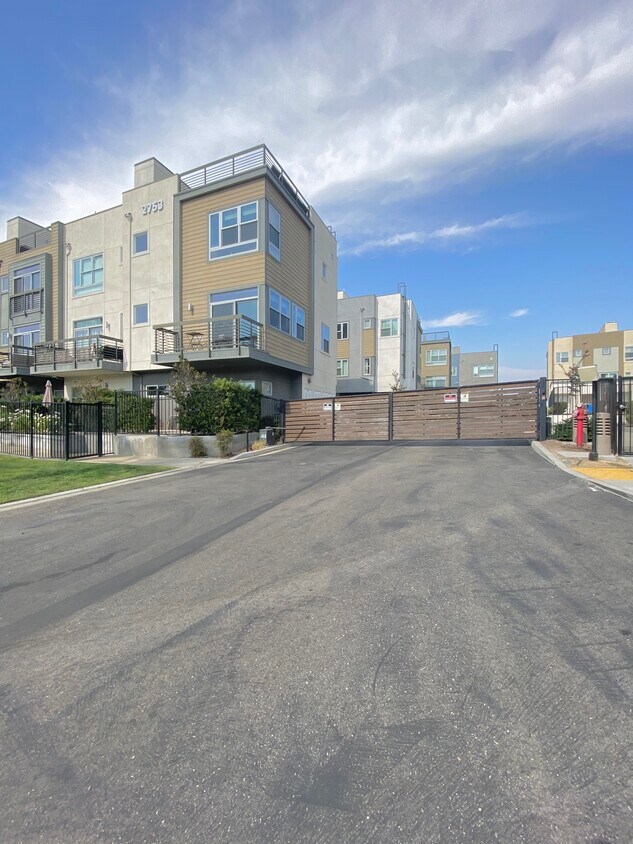 2753 Waverly Dr, Los Angeles, CA 90039 Townhouse for Rent in Los Angeles, CA