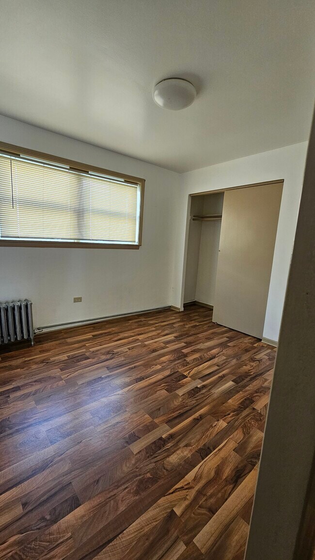 Foto del edificio - 2333 N Mango Ave