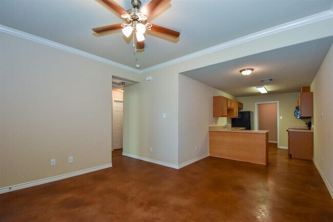 Building Photo - 810 Maple Ave
