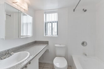 Building Photo - 250 St George St