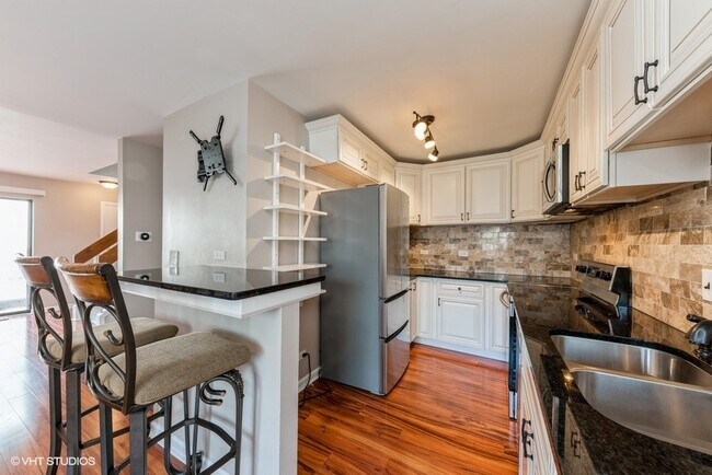 Building Photo - 1030 Emerald Dr