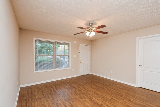 Building Photo - 1053 Wedgewood Ct NE