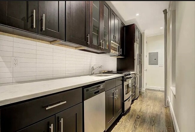 Building Photo - 313 E 92nd St