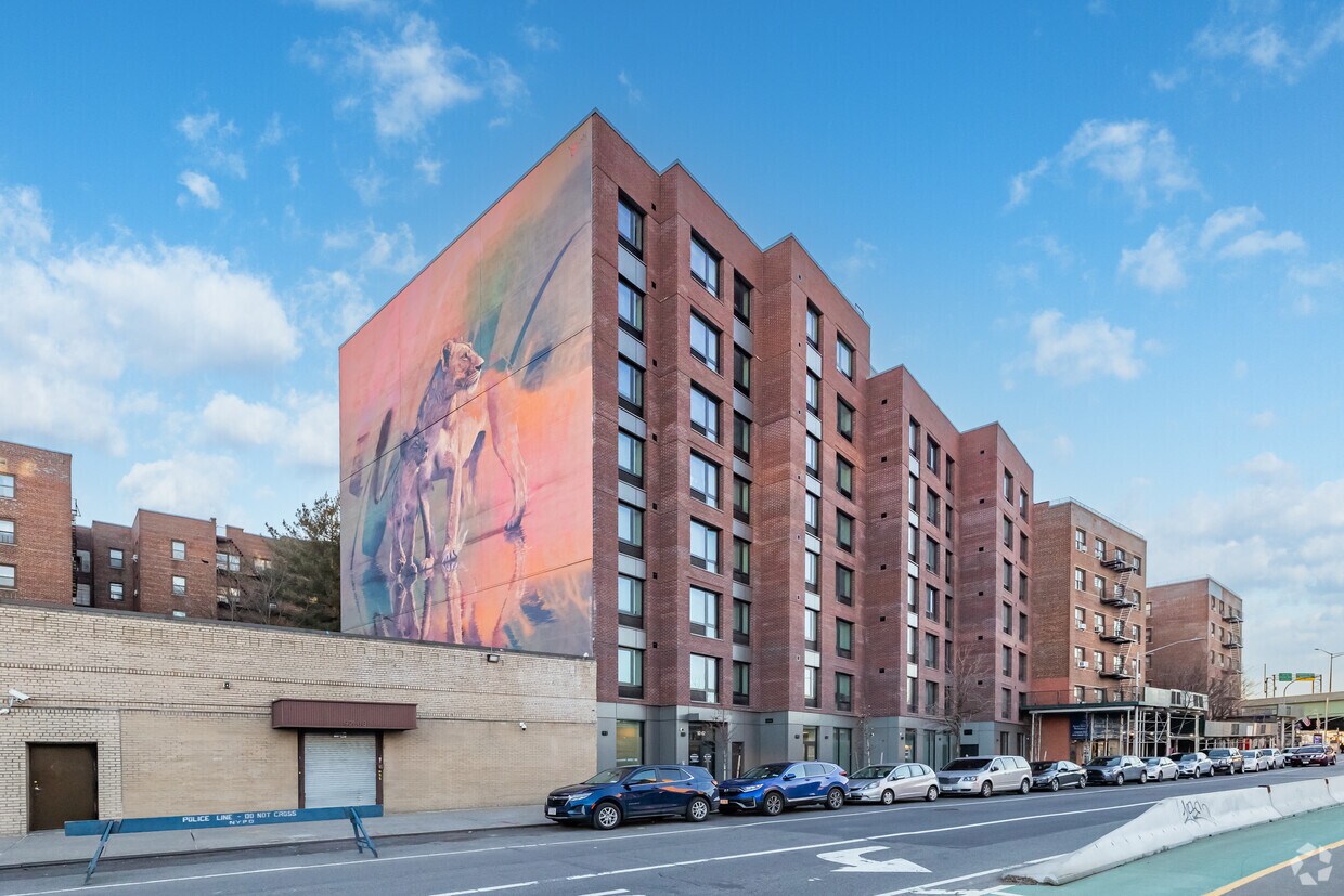 Foto principal - 92-54 Queens Blvd