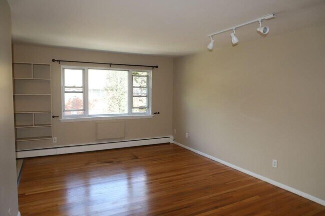 Foto del edificio - 329 Regency Park Dr