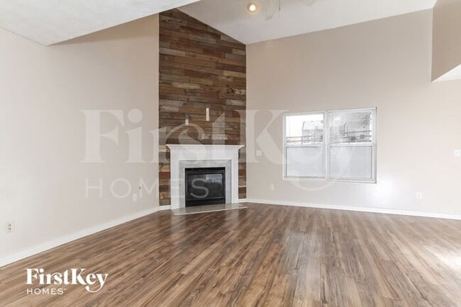 Building Photo - 917 Brookwood Dr