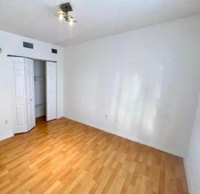 Foto del edificio - 7326 Collins Ave