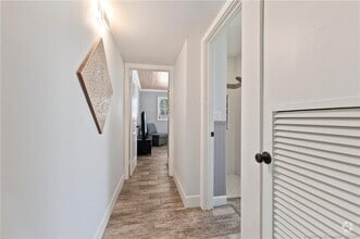 Building Photo - 530 S Manor Dr