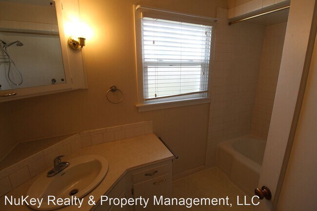 Building Photo - 4 br, 2 bath House - 4004 N Cedar St.