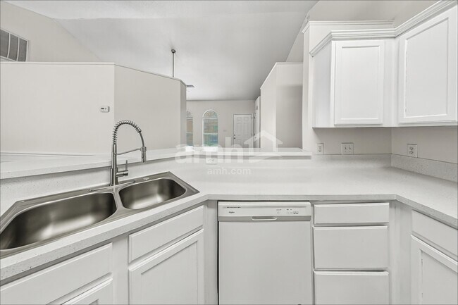 Foto del edificio - 9415 Foggy Meadow Rd