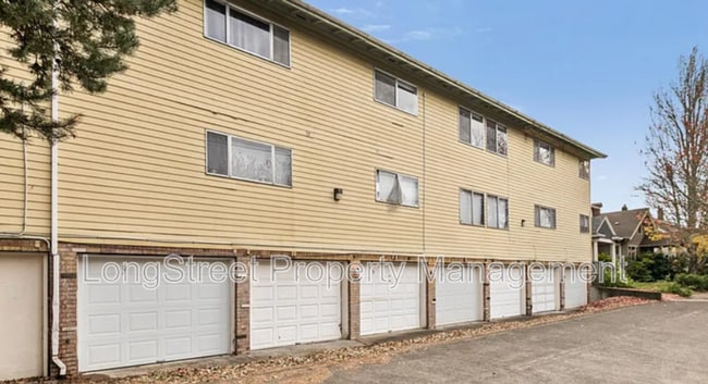 Photo - 4618 NE Broadway Apartment