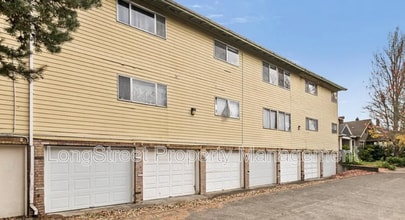 Building Photo - 4618 NE Broadway