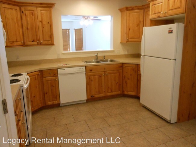Building Photo - 2 br, 1.5 bath House - 612 Trejo Street