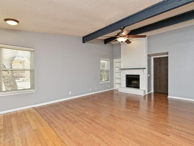 Building Photo - 906 E Meadowmere Ln