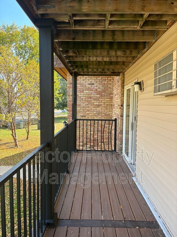 Building Photo - 418 Allan Ave