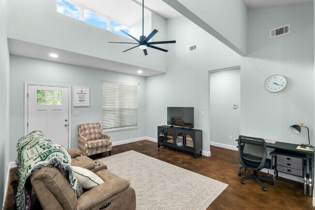 Foto del edificio - Fully Furnished 2-Bedroom, 2-Bathroom Duplex in Waco