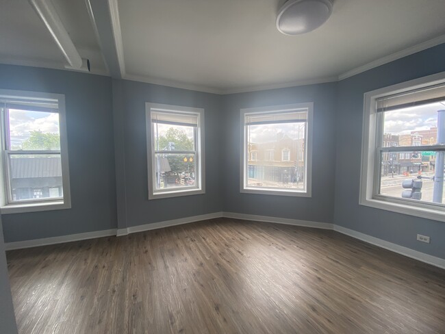 Foto del edificio - 2558 W Lawrence Ave