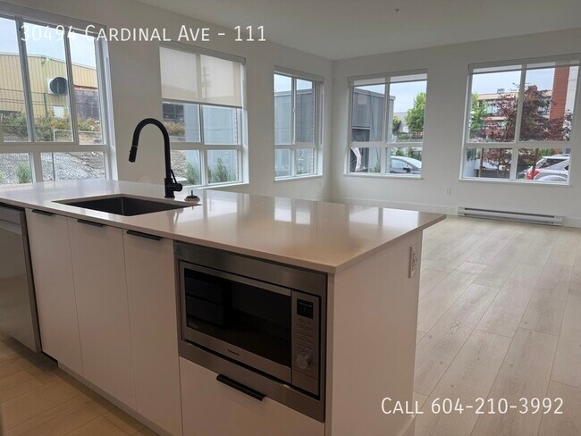 Photo du bâtiment - Brand New Condo at Highstreet Village