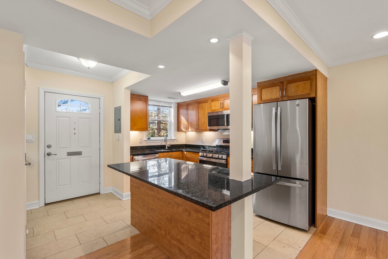 Primary Photo - 108 Independence Dr