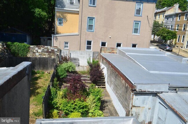 Foto del edificio - 4261 Ridge Ave